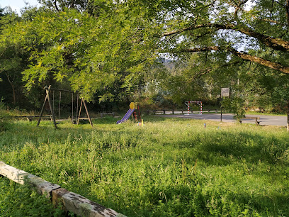 Imagen de Área de juegos infantiles de Villaḥormes situado en Villahormes, Asturias