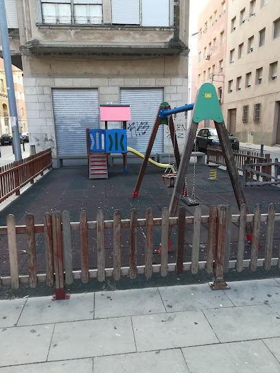 Imagen de Parc infantil Plaça de Pius situado en Tortosa, Tarragona