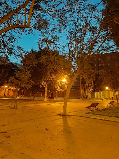 Imagen de Parc infantil Plaça de la Fisa situado en Vilanova i la Geltrú, Barcelona