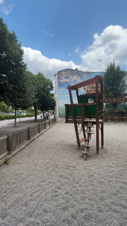 Imagen de Parc infantil carrer del Riu Güell situado en Girona, Girona