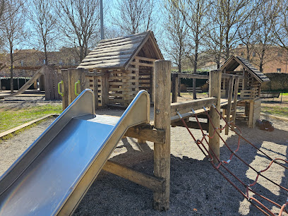 Imagen de Parque Infantil 8 de Marzo situado en La Bisbal d'Empordà, Girona