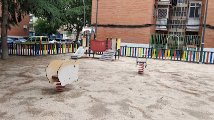 Imagen de Parque Infantil Calle Río Genil 10-12 situado en Móstoles, Madrid