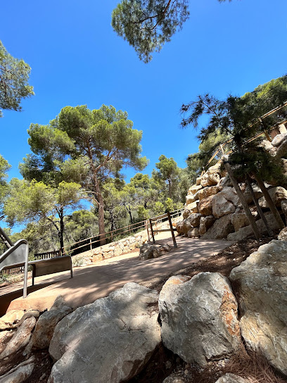 Imagen de Parque Infantil Castillo de Bellver situado en Palma, Balearic Islands