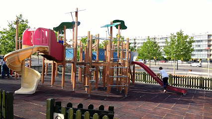 Imagen de Parque Infantil Glorieta La Sabina situado en Zaragoza, Zaragoza