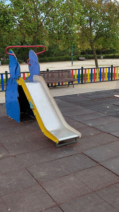 Imagen de Parque Infantil Los Rosales situado en Móstoles, Madrid