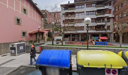 Imagen de Parque Infantil MERKEko plaza situado en Getaria, Gipuzkoa