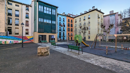 Imagen de Parque Infantil. Plaza Santa Ana situado en Pamplona, Navarra