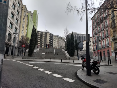 Imagen de Parque Infantil "Plaza de Santo Domingo" situado en Madrid, Madrid