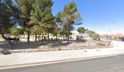 Imagen de Parque San Sebastián infantil. Fuente para jugar. Columpiom situado en Campo Real, Madrid