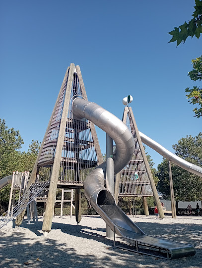 Imagen de Parque con toboganes situado en Sabadell, Barcelona