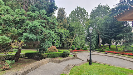 Imagen de Parque infantil Campo San Francisco Bombé situado en Oviedo, Asturias