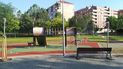 Imagen de Parque infantil "Cubo Este" situado en Logroño, La Rioja