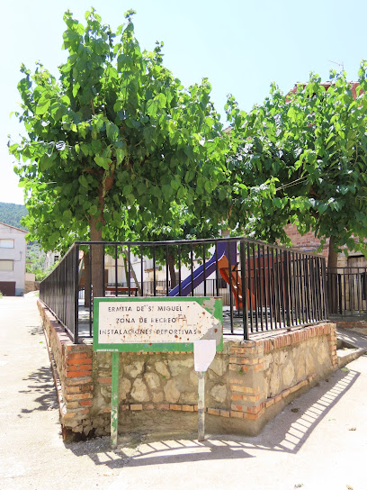 Imagen de Parque infantil situado en La Portellada, Teruel