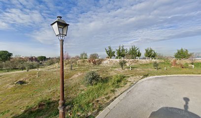 Imagen de Parque infantil “Mano de dios“ situado en Villaviciosa de Odón, Madrid