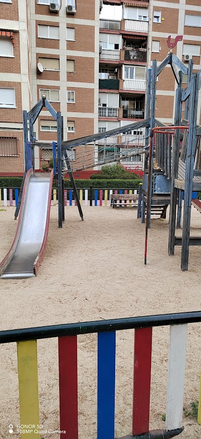 Imagen de Parque infantil "Misterio" situado en Móstoles, Madrid