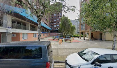 Imagen de Parque infantil Plaza Azkoitia situado en Donostia-San Sebastian, Gipuzkoa