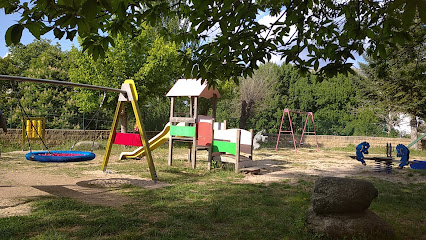 Imagen de Parque infantil situado en Serranillos, Ávila