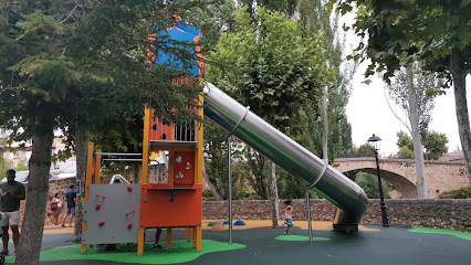 Imagen de Parque infantil situado en Trillo, Guadalajara