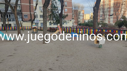 Imagen de Parque infantil calle Finisterre 19-21 frente al centro de salud situado en Madrid, Madrid