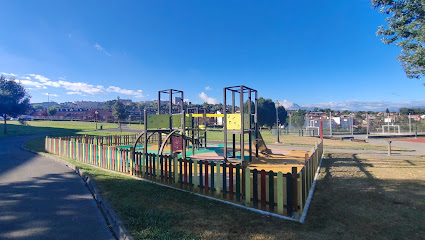 Imagen de Parque infantil calle Valdés situado en Oviedo, Asturias