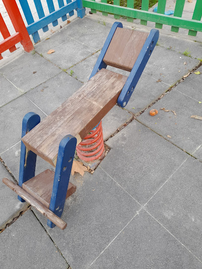 Imagen de Parque infantil calle el rosal situado en La Zubia, Granada