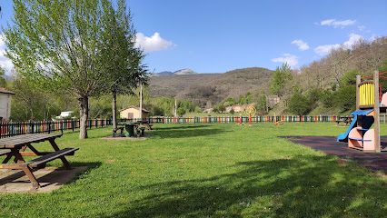 Imagen de Parque infantil con buenas vistas situado en Matallana de Torío, León