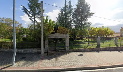 Imagen de Parque infantil con máquinas deportivas situado en Burgohondo, Ávila