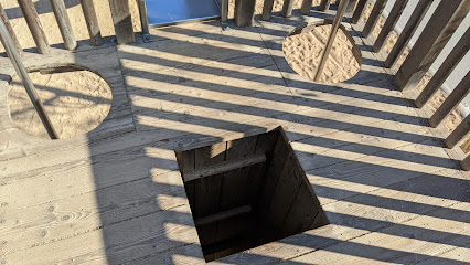 Imagen de Parque infantil con tirolina situado en Esplugues de Llobregat, Barcelona