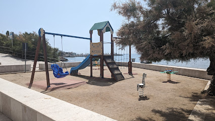 Imagen de Parque infantil con vista al mar situado en Sitges, Barcelona