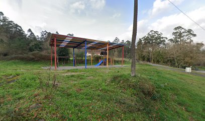 Imagen de Parque infantil cubierto de Nináns situado en Brión, A Coruña