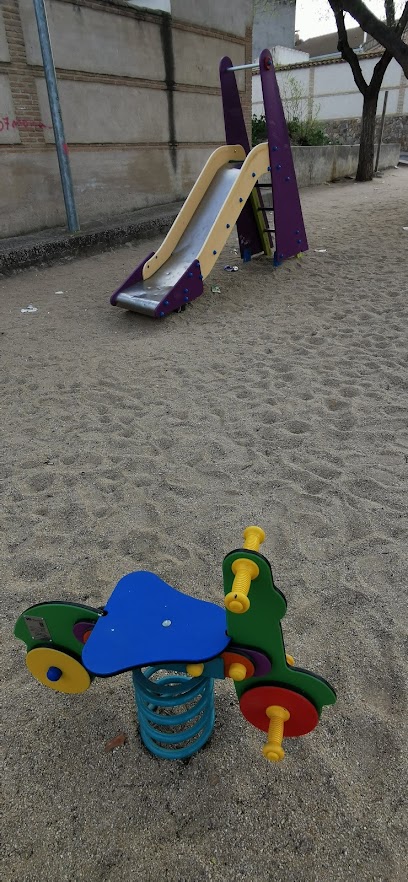 Imagen de Parque infantil de Calle Sinagoga situado en La Puebla de Montalbán, Toledo