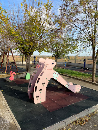 Imagen de Parque infantil de Castrovega situado en Castrovega de Valmadrigal, León