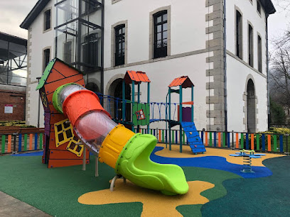 Imagen de Parque infantil de Garai Plaza situado en Artziniega, Álava