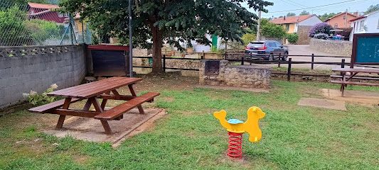 Imagen de Parque infantil de la Iglesia San Bartolomé situado en Caborredondo, Cantabria