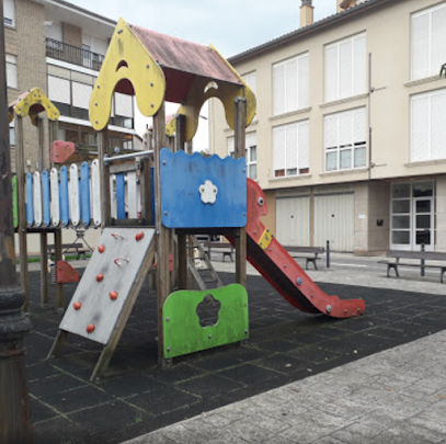 Imagen de Parque infantil de la calle San Juan situado en Cabezón de la Sal, Cantabria