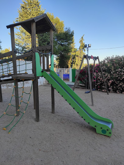 Imagen de Parque infantil de la iglesia situado en Torrubia del Campo, Cuenca