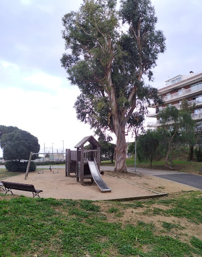 Imagen de Parque infantil y barras para adultos situado en nan, Barcelona