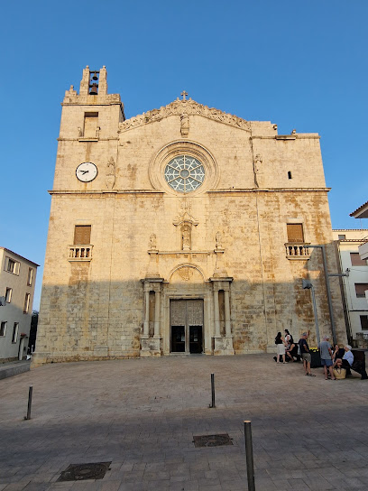 Imagen de Plaza de la iglesia situado en L'Escala, Girona