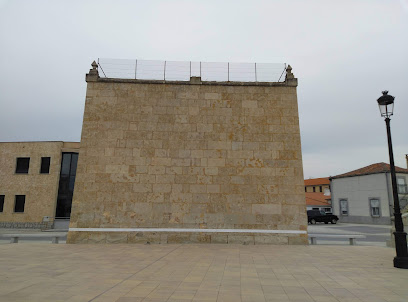 Imagen de Plaza y frontón situado en Calzada de Valdunciel, Salamanca