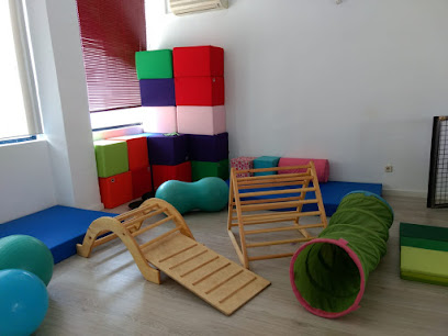 Imagen de Rhyzomas - espacio de encuentro para niños de edad preescolar y sus familias situado en Madrid, Madrid