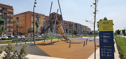 Imagen de Zona de jocs infantils 4-15 anys situado en Quart de Poblet, Valencia