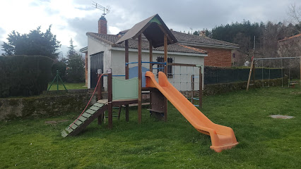 Imagen de parque infantil situado en Piñuécar, Madrid